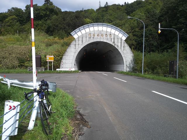 霧平峠のトンネル