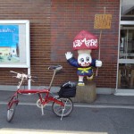 富良野駅前のへそまつり人形